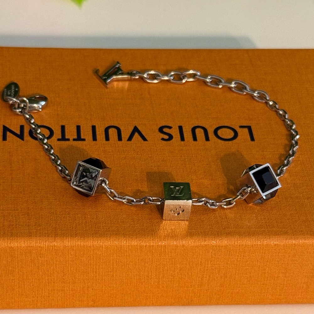 Louis Vuitton Silver With Black&Silver Gamble Charm Bracelet - Picture 13 of 15